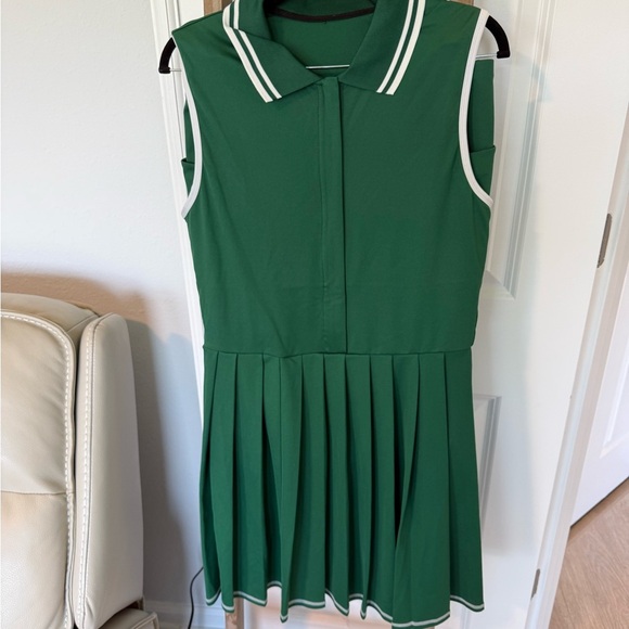 Atracco Women’s Tennis dress with matching shorts- XL - Picture 3 of 6